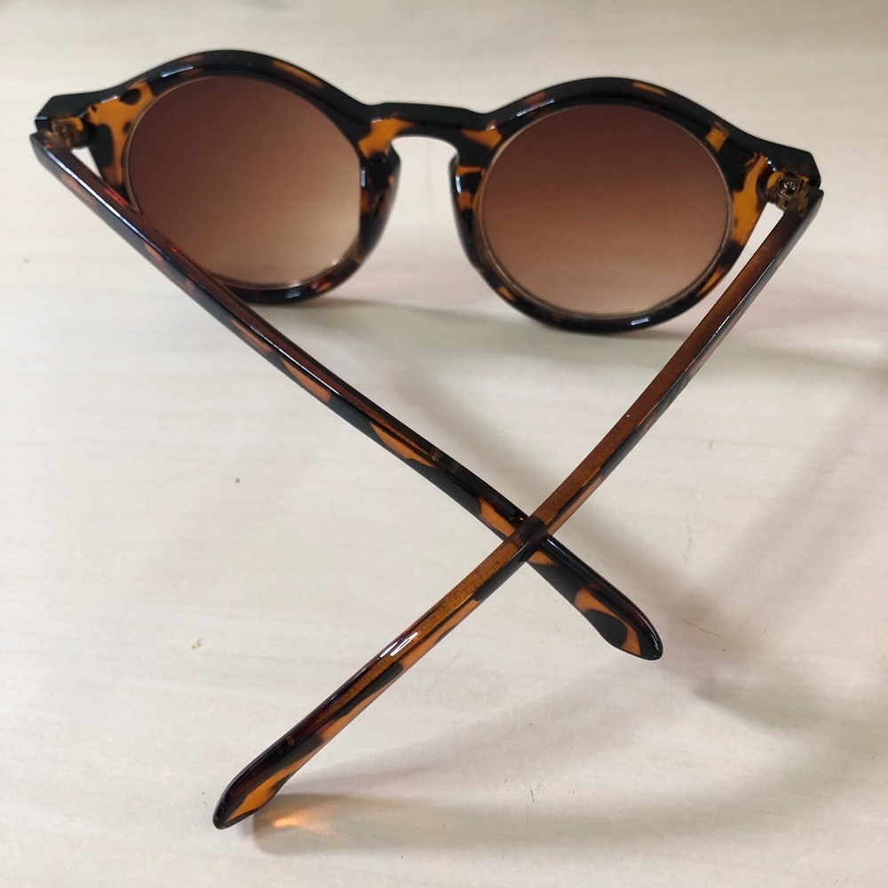 Women’s Leopard Round Framed Tinted Sunglasses OS
